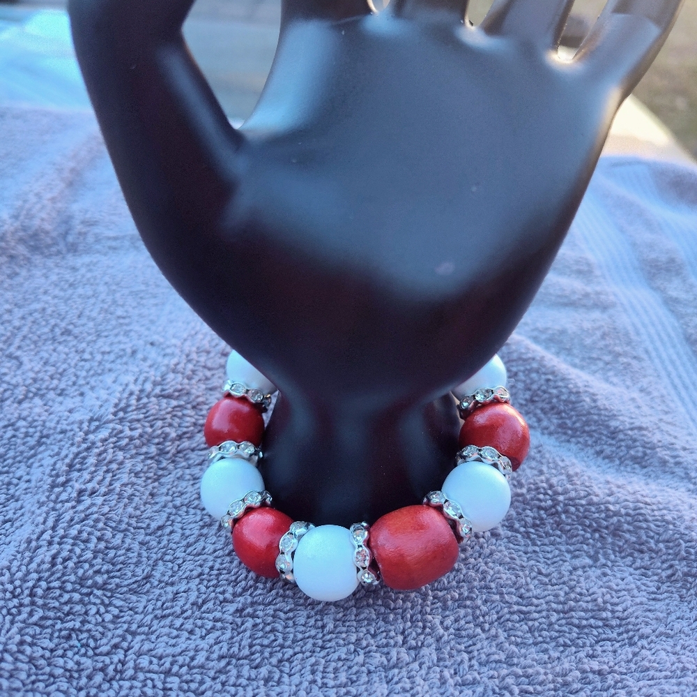 Elegant Red and White Beaded Stretchy Bracelet With Silver Rhinestone Accents